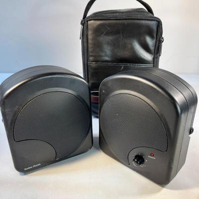 RADIO SHACK PORTABLE SPEAKER PAIR IN CASE
