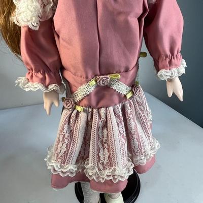 PRETTY OLD FASHIONED GIRL IN PINK LACEY DRESS PORCELAIN DOLL WITH STAND AND DANGLY EARRINGS