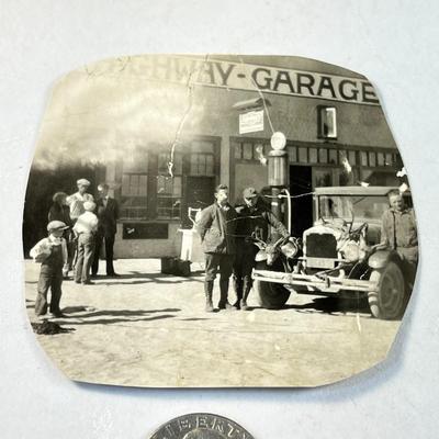 EARLY 1900's PHOTO OF "HIGHWAY GARAGE" AND CAR, PEOPLE