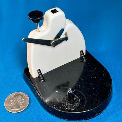 "THREAD-A-MATIC" NEEDLE THREADER GIZMO