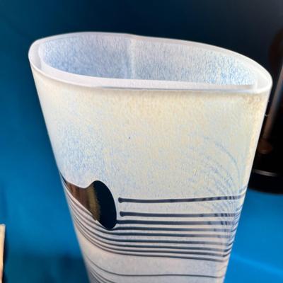 ARTIST SIGNED STYLISH STUDIO ART GLASS VASE