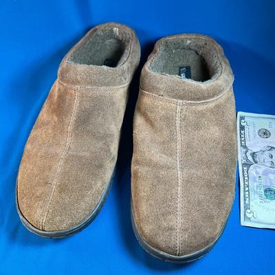 MEN'S BROWN SUEDE "GOTCHA" MOCS SIZE 11, SHERPA LINED