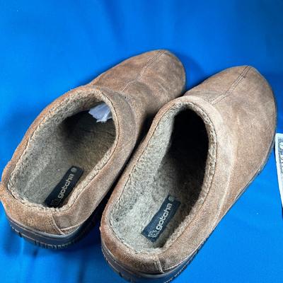 MEN'S BROWN SUEDE "GOTCHA" MOCS SIZE 11, SHERPA LINED