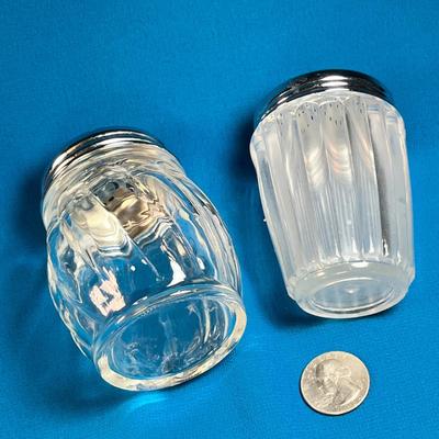 PAIR OF SMALL SHAKERS WITH RIBBED DESIGN- ONE GLASS, ONE PLASTIC 