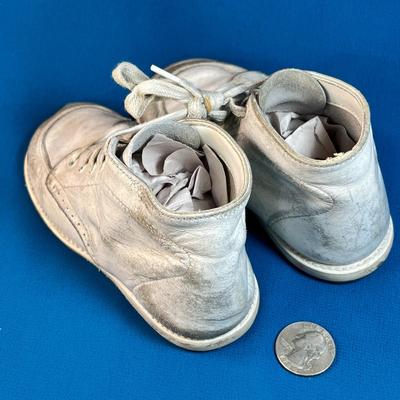 VINTAGE WHITE LEATHER HIGH TOP LEATHER BABY SHOES