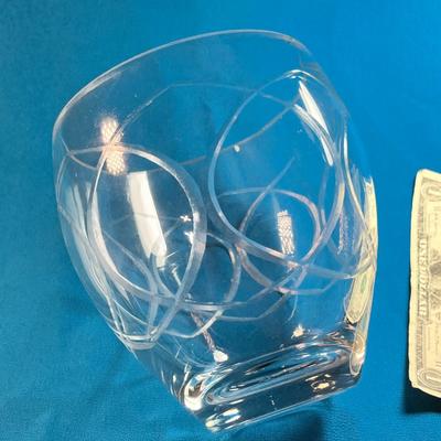 PRETTY CLEAR CUT CRYSTAL VASE WITH CONTEMPORARY DESIGN