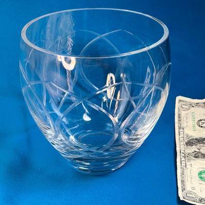 PRETTY CLEAR CUT CRYSTAL VASE WITH CONTEMPORARY DESIGN