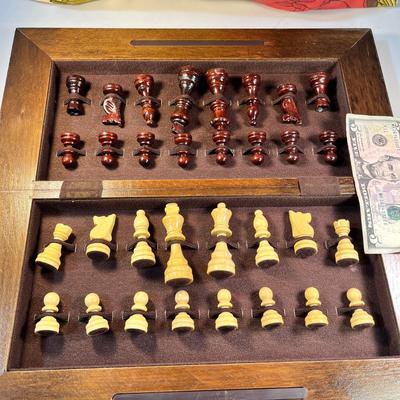 CARVED WOODEN CHESS SET IN FOLDING BOARD/CASE WITH MAGNETIC CLOSE