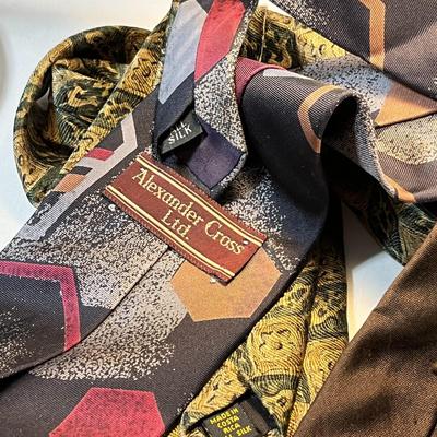 GROUP OF 5 SILK MEN'S NECKTIES 
