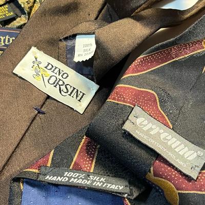 GROUP OF 5 SILK MEN'S NECKTIES 