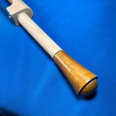 BREAD SLICING TOOL- SLICES CONSISTENT THICKNESSES