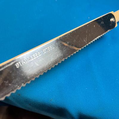 BREAD SLICING TOOL- SLICES CONSISTENT THICKNESSES