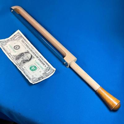 BREAD SLICING TOOL- SLICES CONSISTENT THICKNESSES