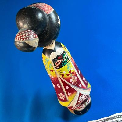 PAINTED WOODEN BOBBLE HEAD JAPANESE DOLL/FIGURE