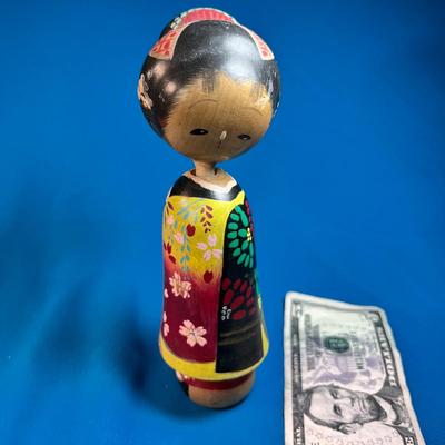 PAINTED WOODEN BOBBLE HEAD JAPANESE DOLL/FIGURE