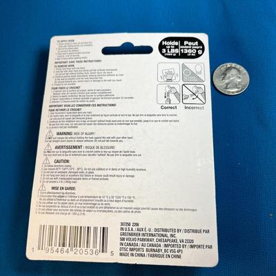 NEW IN PACKAGE REMOVABLE HOOKS PAIR WITH WOOD LOOK