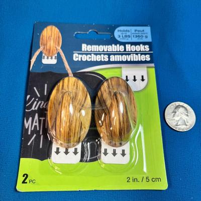 NEW IN PACKAGE REMOVABLE HOOKS PAIR WITH WOOD LOOK