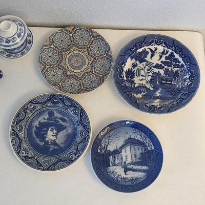 Delft and Adjacent Decorative Goods
