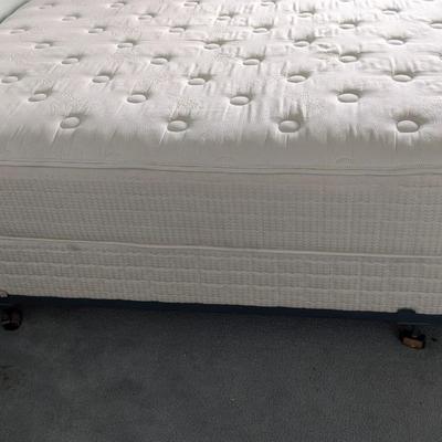 Queen Size Serta Courtland Bed and Frame