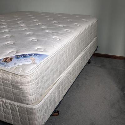 Queen Size Serta Courtland Bed and Frame