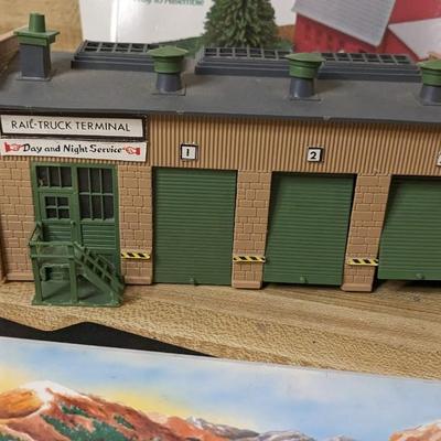 HO Scale Buildings and Accessories