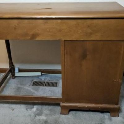 Ethan Allen Baumritter Side Table and Mated Desk