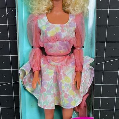 Spring Bouquet BARBIE 1992 New in the Box