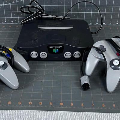 NINTENDO 64 Controllers (2) and Console