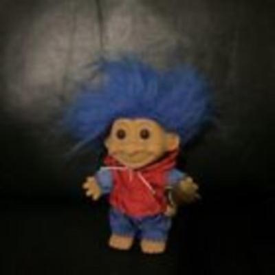 VINTAGE RUSS 4" TROLL DOLL JOGGER WITH TROPHY #1 GRANDPA GOOD VINTAGE CONDITION