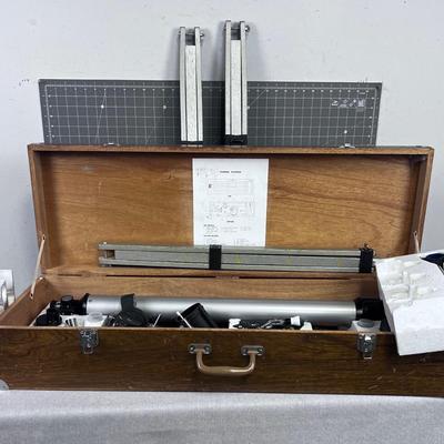 TOWA Astronomical Telescope In a Wood Box 