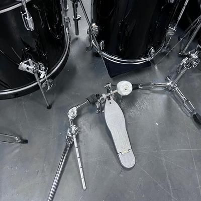 CB Drum Set: 4 Drums and 4 Symbols and all the stands
