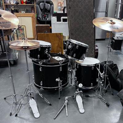 CB Drum Set: 4 Drums and 4 Symbols and all the stands