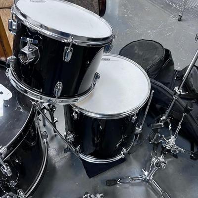 CB Drum Set: 4 Drums and 4 Symbols and all the stands