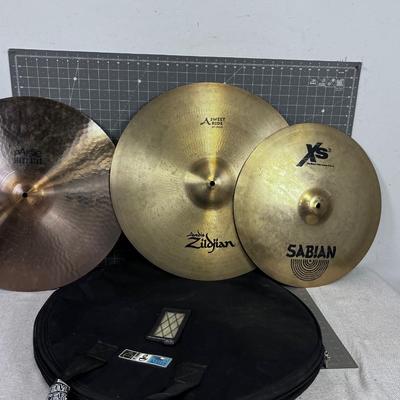 Cymbal Set with Case 18", 21" and another 