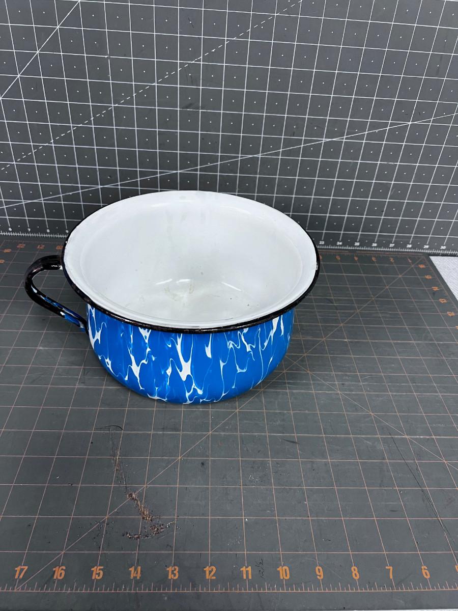 Blue Granite Ware Chamber Pot Thunder Mug