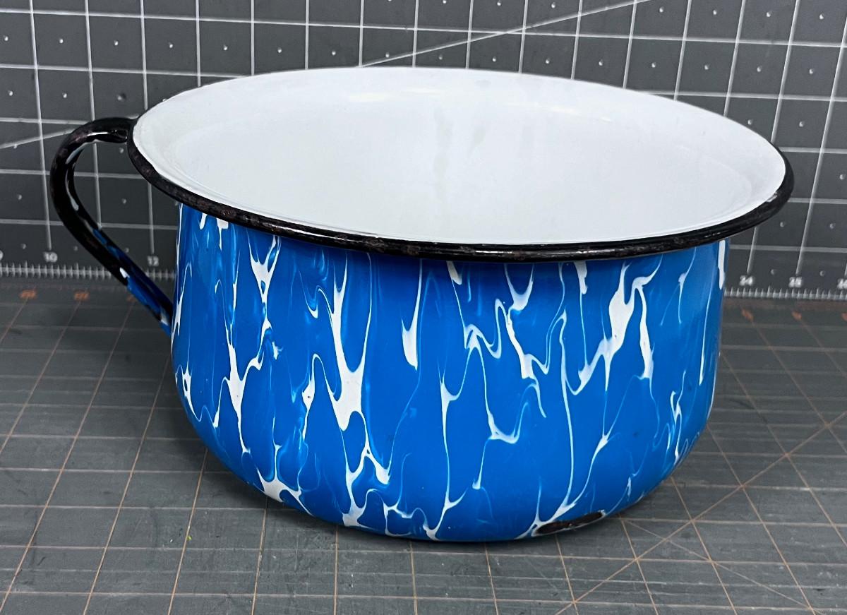 Blue Granite Ware Chamber Pot Thunder Mug