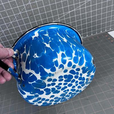 Blue Granite Ware Chamber Pot Thunder Mug
