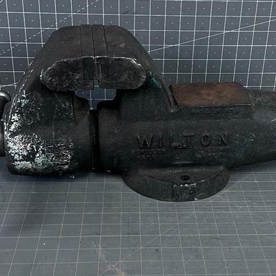Antique Wilton VICE, LARGE