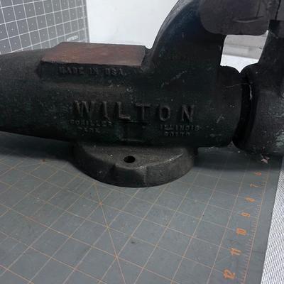Antique Wilton VICE, LARGE