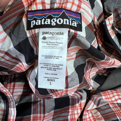 Patagonia Men's Light Weight Windbreaker 