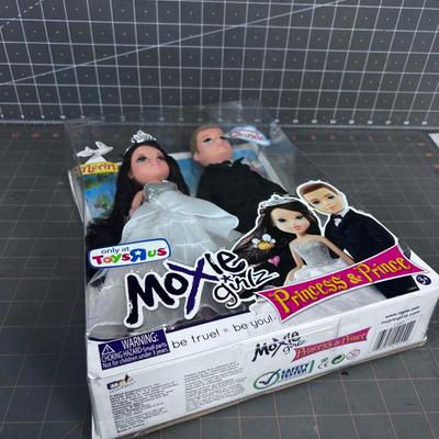 Moxie Girlz Princess and Prince Dolls (2)