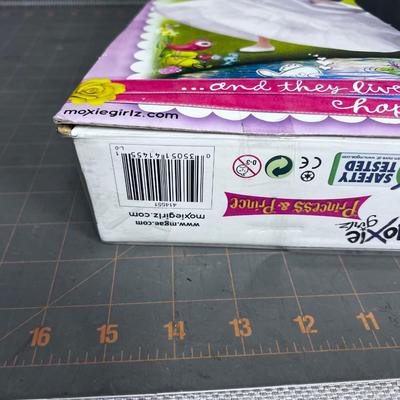 Moxie Girlz Princess and Prince Dolls (2)