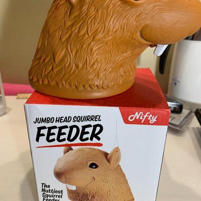 Jumbo Head Squirrel Feeder