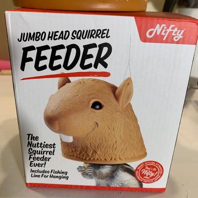 Jumbo Head Squirrel Feeder