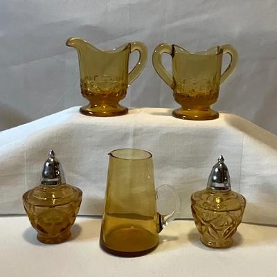 L G Wright Glass Daisy and Cube Amber Set