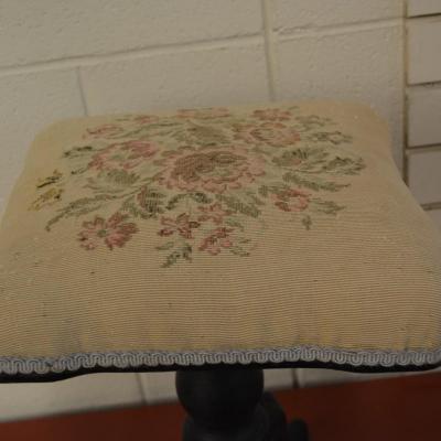 Vintage/Antique Cast Iron Claw Footed Adjustable Piano Stool Grollman MFG Chicago, IL 19.5"