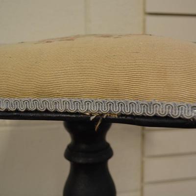 Vintage/Antique Cast Iron Claw Footed Adjustable Piano Stool Grollman MFG Chicago, IL 19.5"