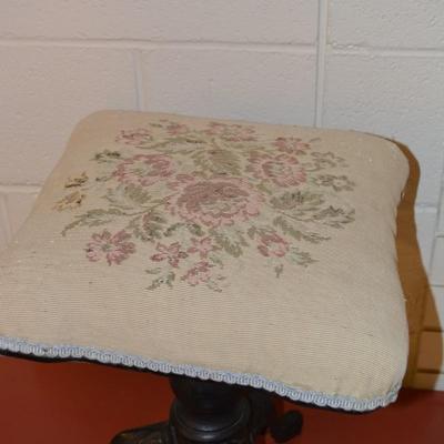 Vintage/Antique Cast Iron Claw Footed Adjustable Piano Stool Grollman MFG Chicago, IL 19.5"