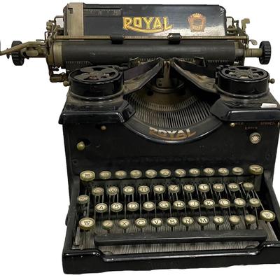 Vintage Royal Model No. 10 Manual Type Writer