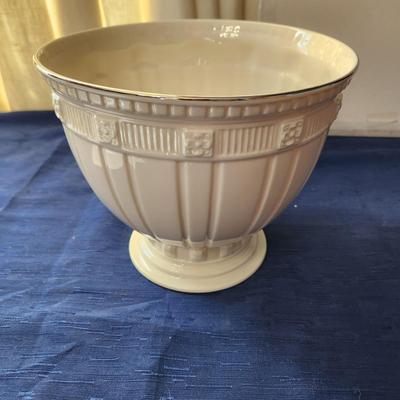 Lenox Large Bowl Ivory Porcelain Forum Collection 8 3/4" dia 7.5" tall